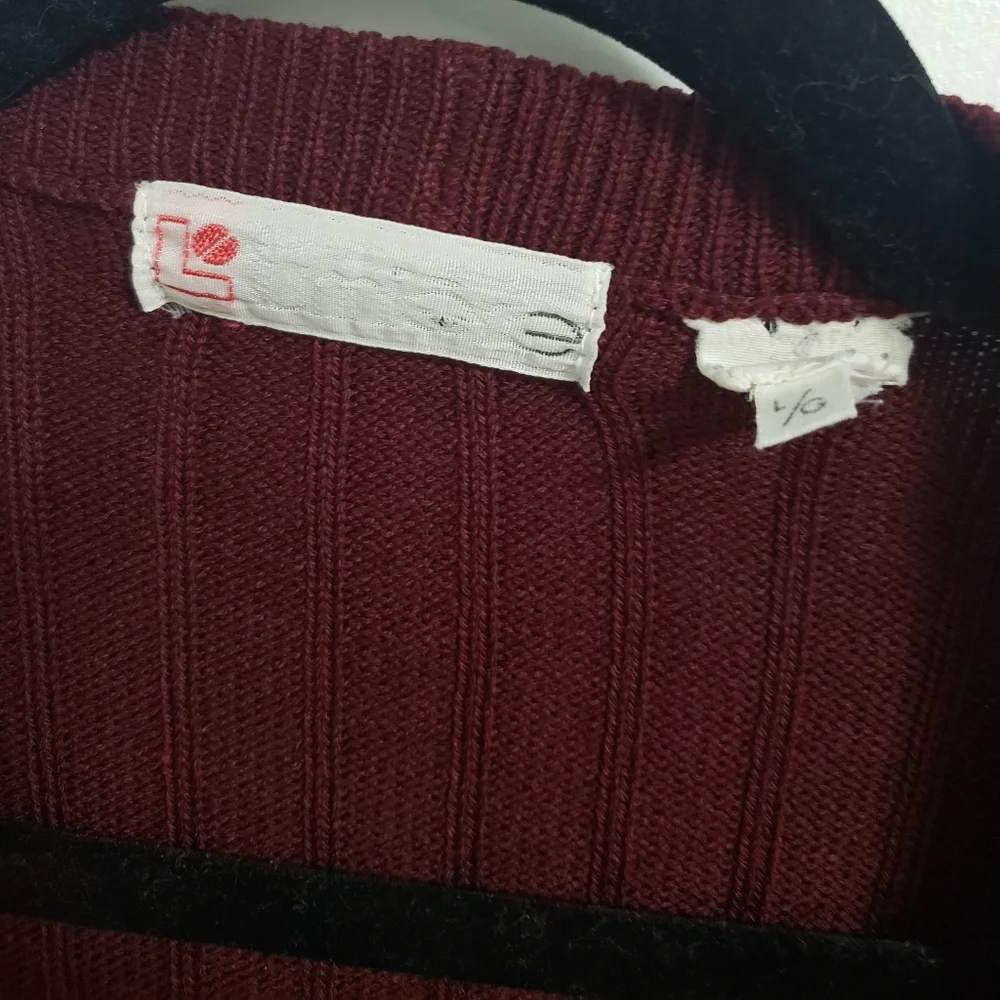 VINTAGE LUMIERE Burgundy Sleeveless Knit Vest - Picture 4 of 5